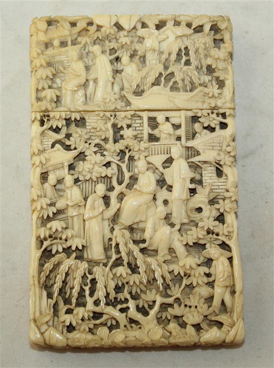 A Chinese export ivory card case, 19th century, 10.7cm